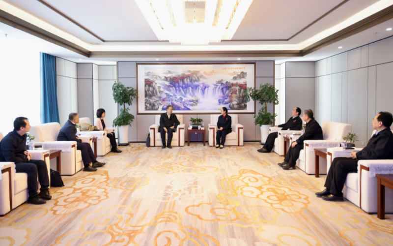 中共天津市委統(tǒng)戰(zhàn)部副部長、市工商聯(lián)黨組書記郝樹民一行到榮程集團慰問調(diào)研